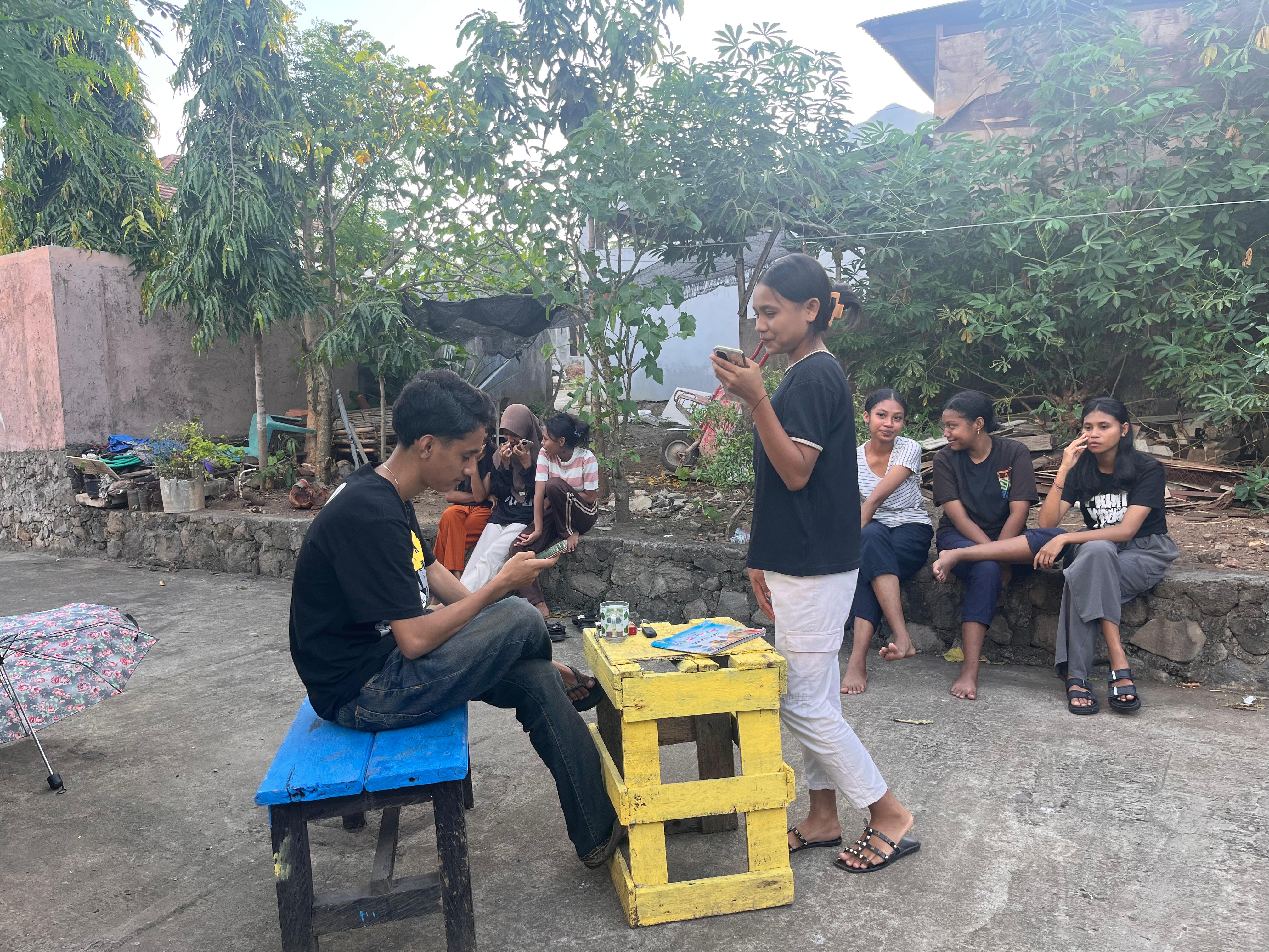 Menghidupkan Kreativitas Audio Visual Bengkel Seni Milenial SMK Sura Dewa Larantuka Garap Film Pendek Baru 